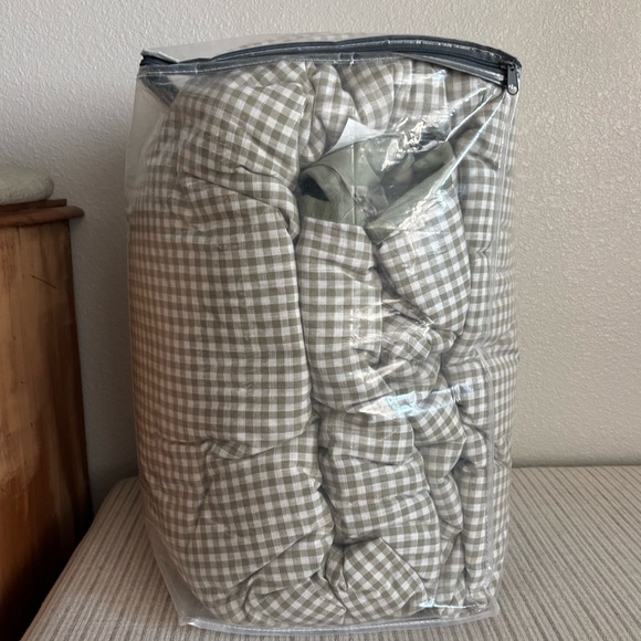 NWT King Mini Gingham Comforter and Sham Set Moss
Green - Threshold - Picture 2 of 7